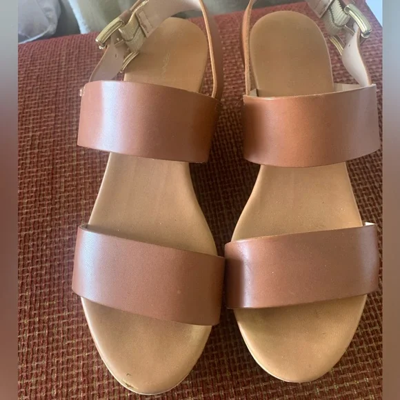 Platform sandals - Picture 2 of 4